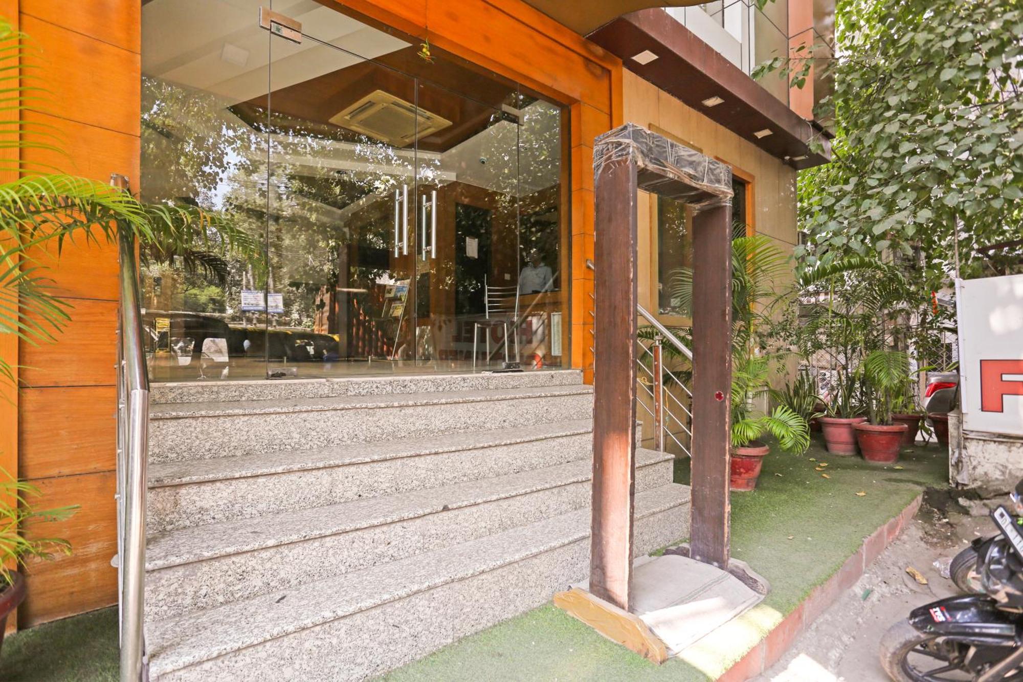 Hotel Silky Palace Near Igi Airportt Нью-Дели Экстерьер фото