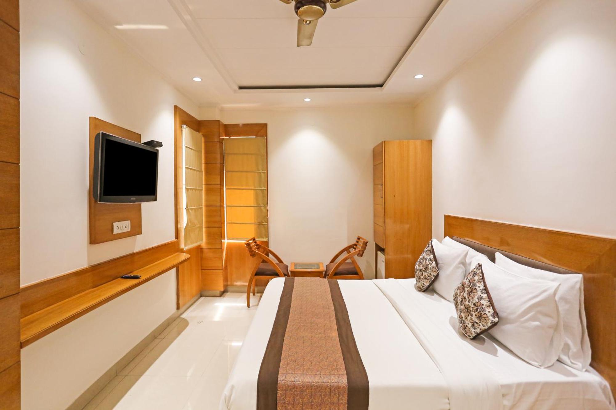 Hotel Silky Palace Near Igi Airportt Нью-Дели Экстерьер фото