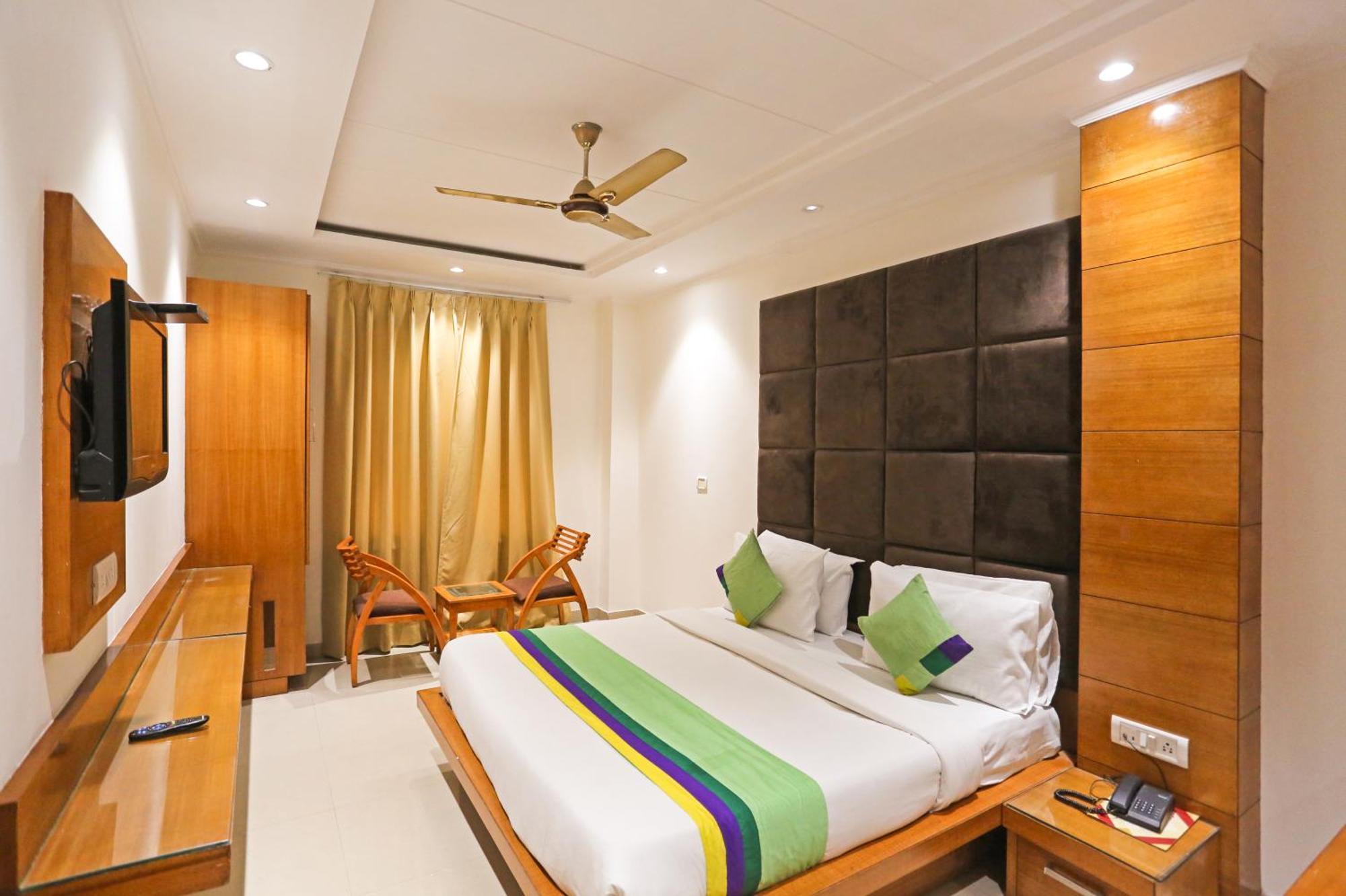 Hotel Silky Palace Near Igi Airportt Нью-Дели Экстерьер фото