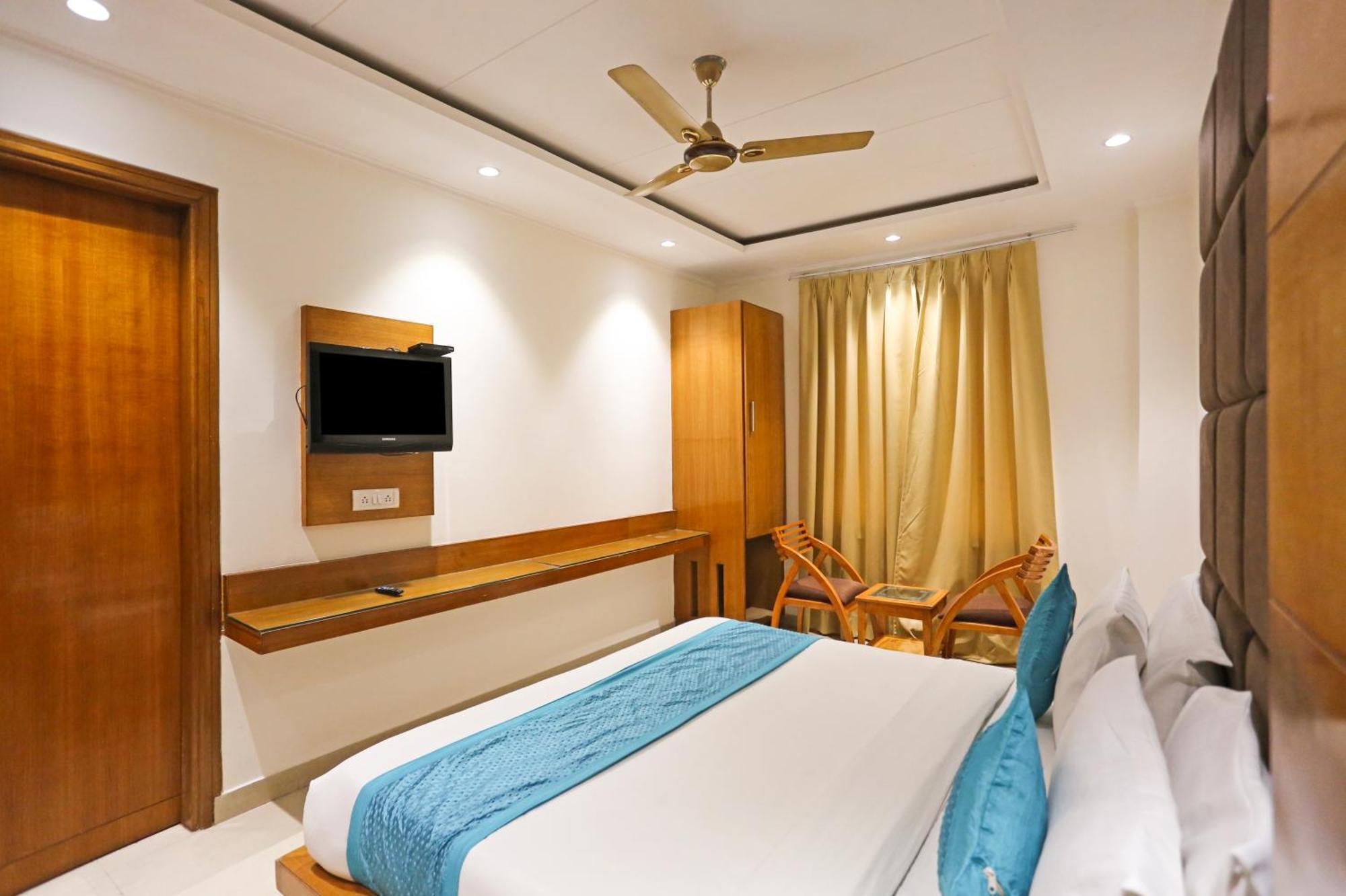 Hotel Silky Palace Near Igi Airportt Нью-Дели Экстерьер фото