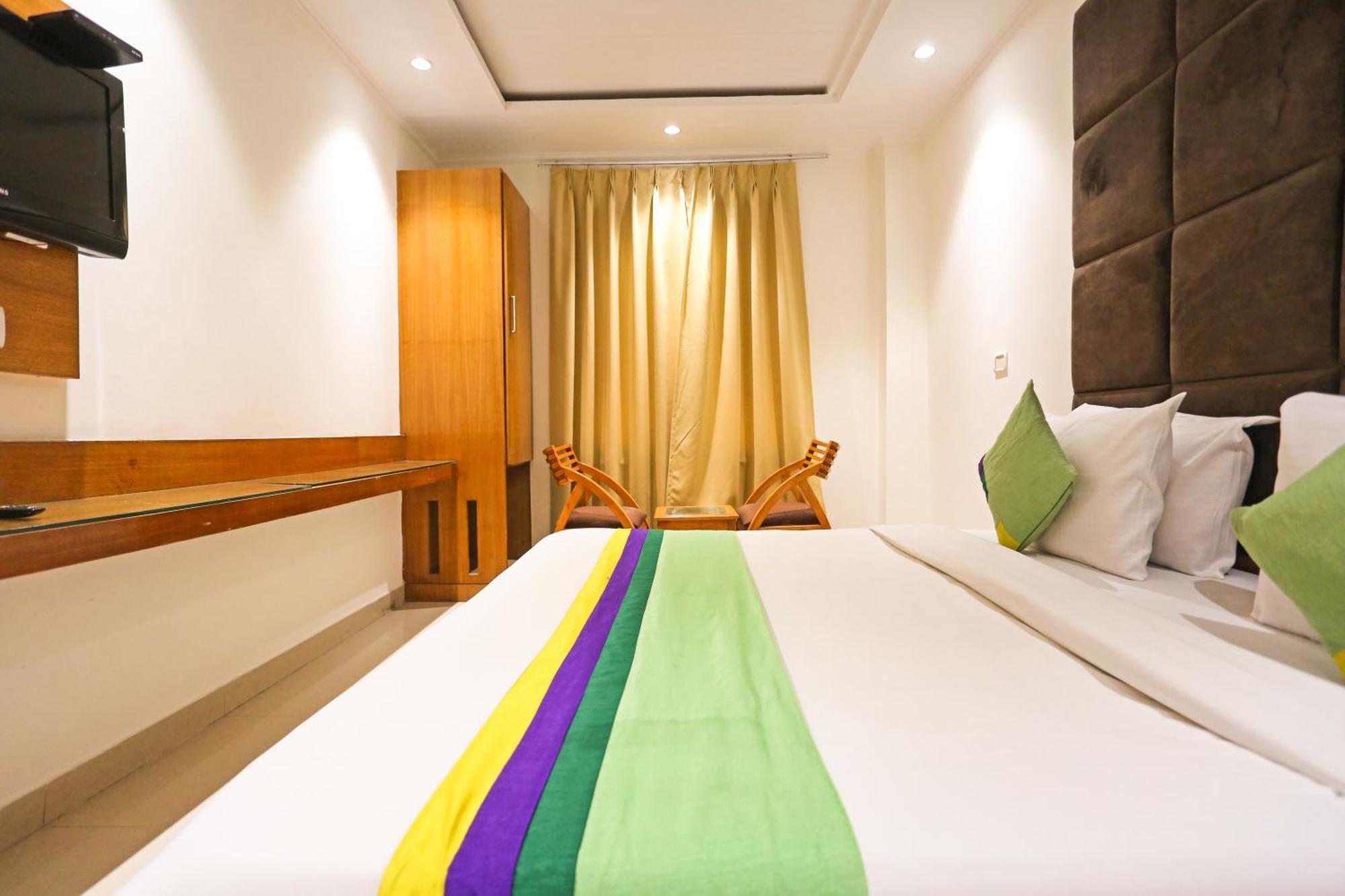 Hotel Silky Palace Near Igi Airportt Нью-Дели Экстерьер фото
