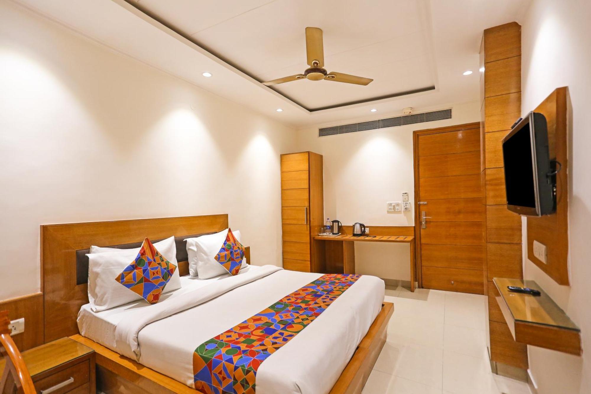 Hotel Silky Palace Near Igi Airportt Нью-Дели Экстерьер фото