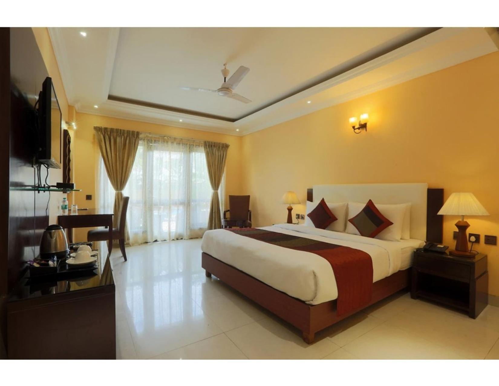 Hotel Silky Palace Near Igi Airportt Нью-Дели Экстерьер фото