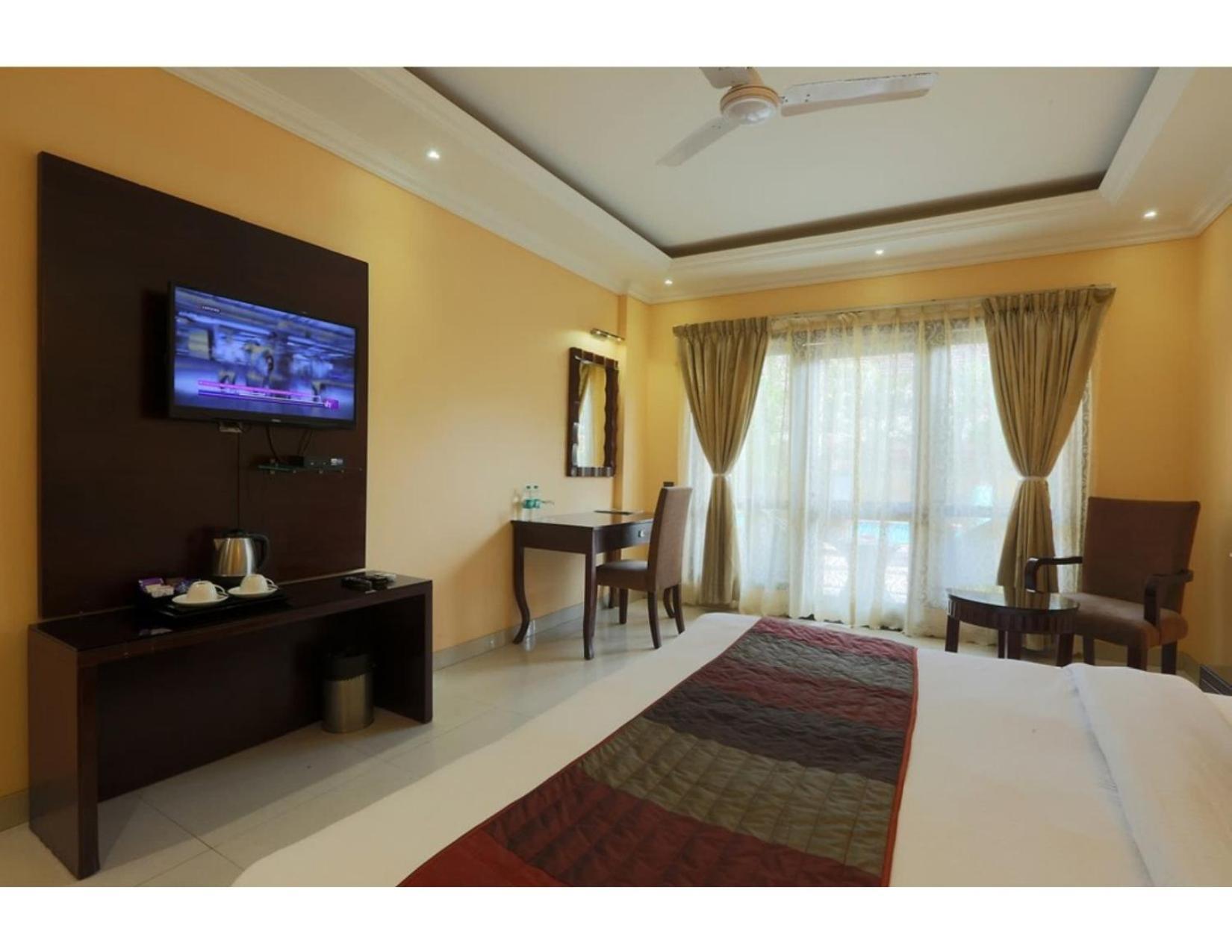 Hotel Silky Palace Near Igi Airportt Нью-Дели Экстерьер фото